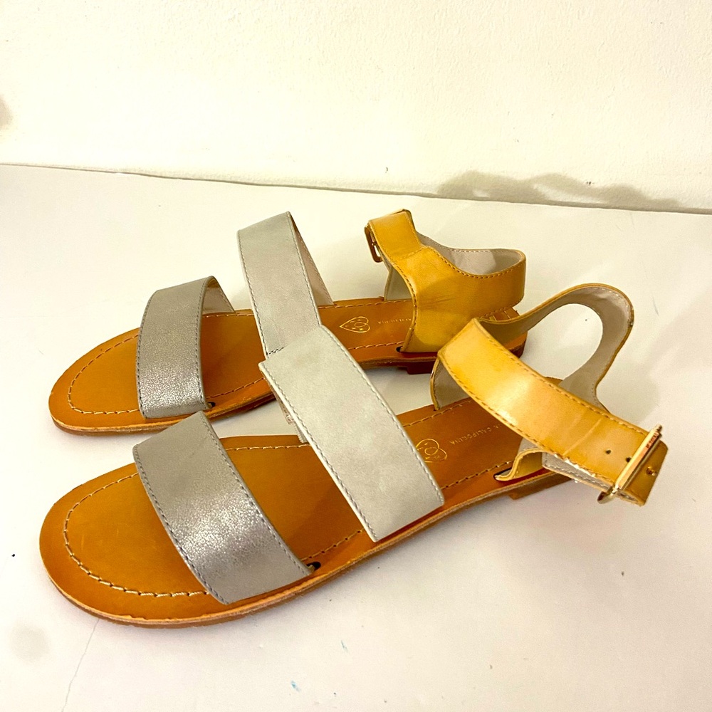 BC born in California flat strappy metallic faux leather sandals 8.5